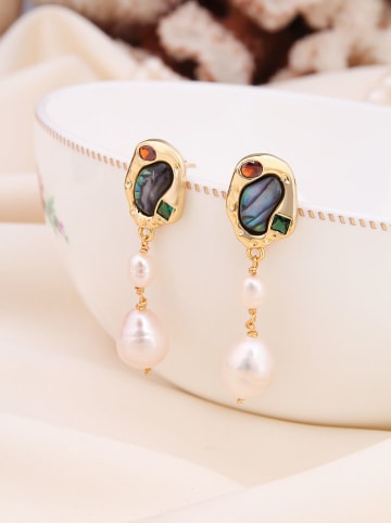 Pierres de Jade Vergold. Ohrstecker mit Perlen und Edelsteinen