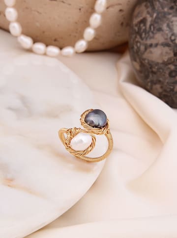 Pierres de Jade Vergold. Ring mit Perle und Perlmutt