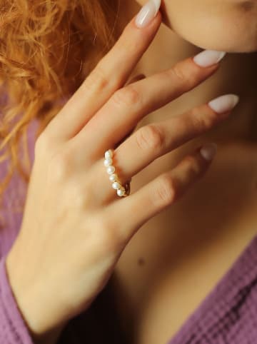 Pierres de Jade Vergold. Ring mit Perlen
