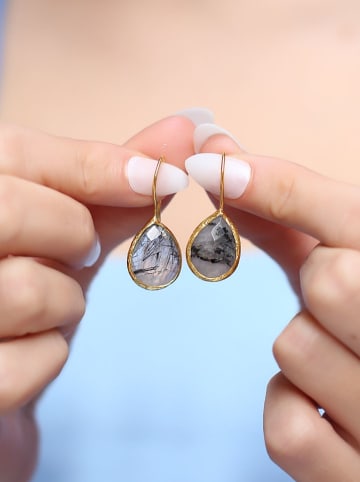 L'Atelier de Gaia Vergulde oorhangers met edelstenen