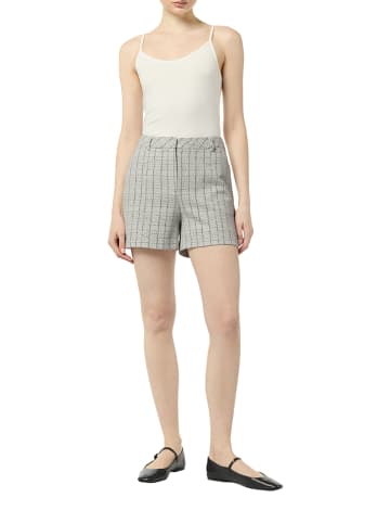 comma Shorts in Grau