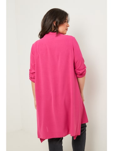 Curvy Lady Cardigan in Fuchsia