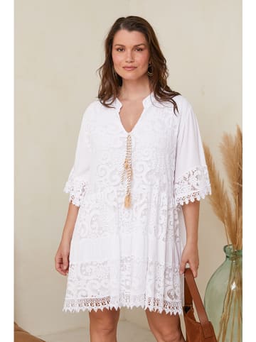 Curvy Lady Sukienka w kolorze białym