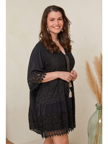 Curvy Lady Kleid in Schwarz