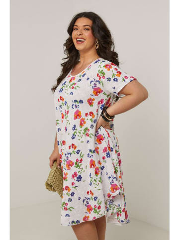 Curvy Lady Kleid in Weiß