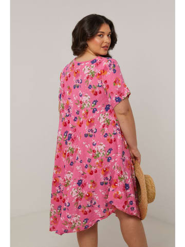 Curvy Lady Kleid in Pink