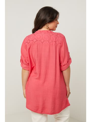 Curvy Lady Tunika w kolorze koralowym