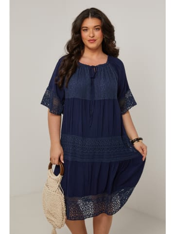 Curvy Lady Kleid in Dunkelblau