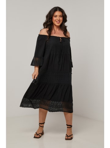 Curvy Lady Kleid in Schwarz