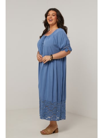 Curvy Lady Kleid in Blau