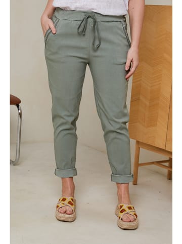 Curvy Lady Spodnie w kolorze zielonym