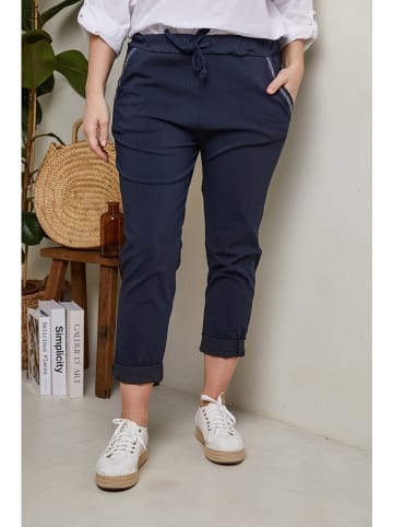 Curvy Lady Spodnie w kolorze granatowym