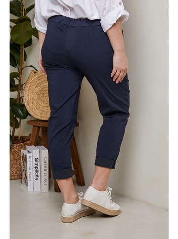 Curvy Lady Spodnie w kolorze granatowym