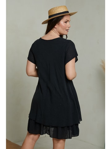 Curvy Lady Sukienka w kolorze czarnym