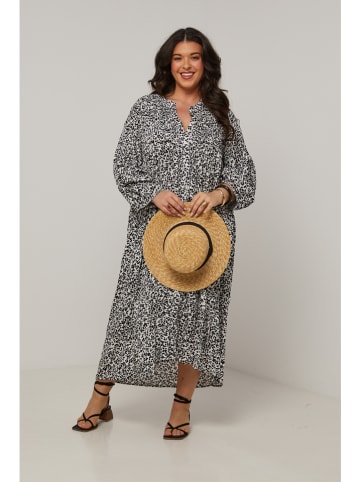 Curvy Lady Sukienka w kolorze czarnym