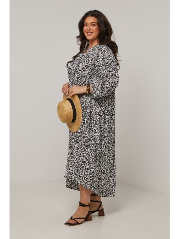 Curvy Lady Kleid in Schwarz