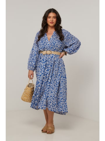 Curvy Lady Kleid in Blau