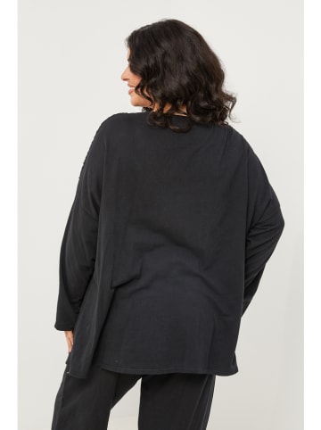 Curvy Lady Longsleeve in Schwarz