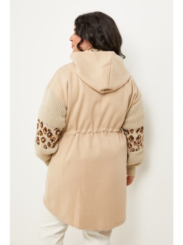 Curvy Lady Parka in Beige