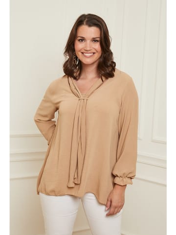 Curvy Lady Bluse in Beige