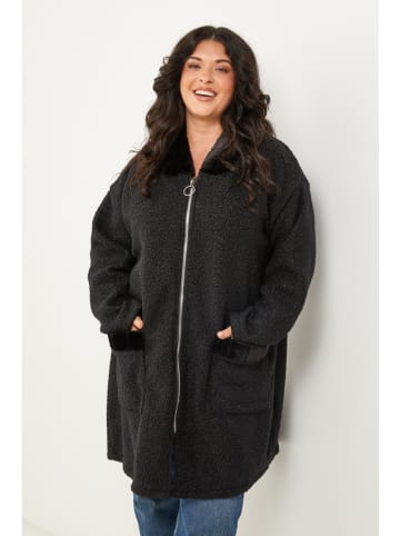 Curvy Lady Übergangsjacke in Schwarz