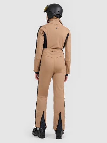 4F Kombinezon narciarski w kolorze beżowym