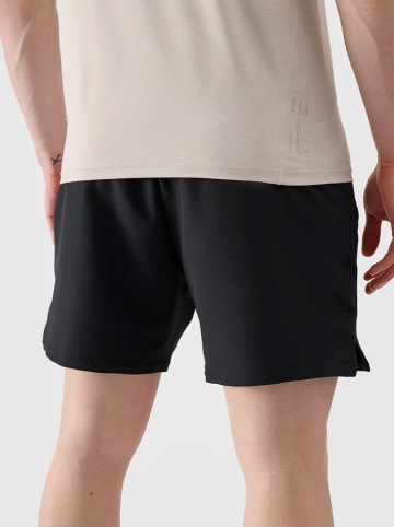 4F Trainingsshorts in Schwarz
