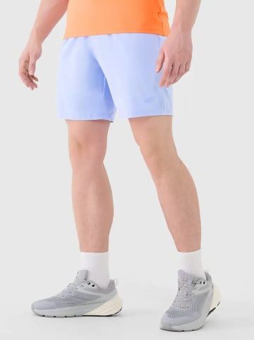 4F Szorty funkcyjne w kolorze błękitnym