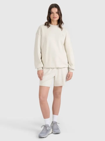 4F Szorty w kolorze kremowym