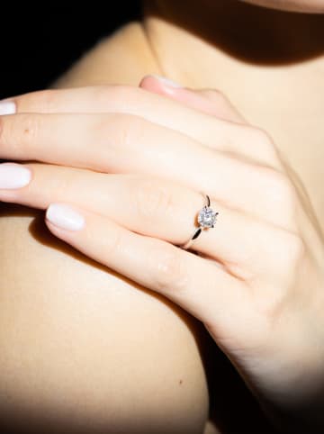 DIAMANTA Złoty pierścionek "Amoureuse" z diamentami