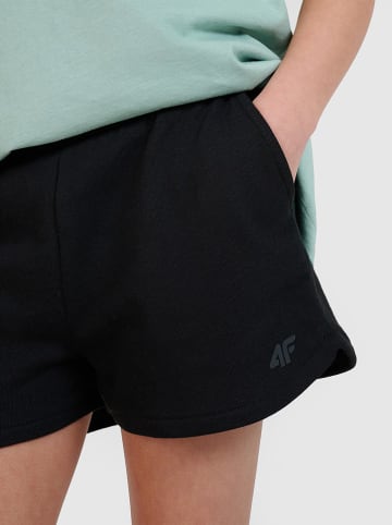 4F Shorts in Schwarz