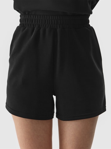 4F Shorts in Schwarz