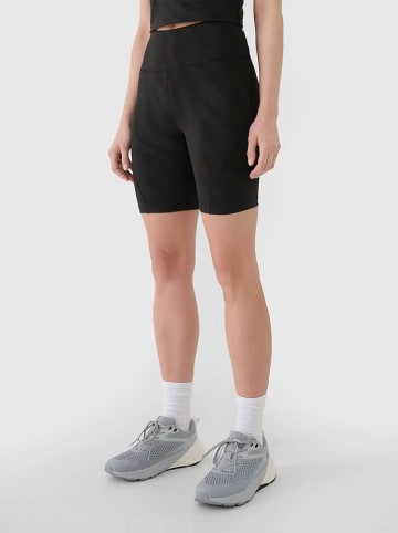 4F Trainingsshorts in Schwarz