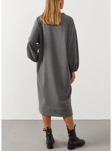 Milan Kiss Sukienka w kolorze szarym