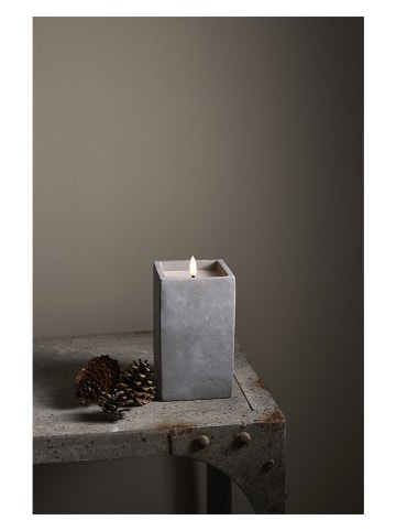 STAR Trading LED-Kerze "Flamme Cem" in Grau - (B)8,5 x (H)16,5 x (T)8,5 cm