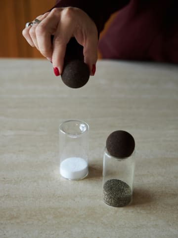 Sagaform 2-delige set: zout & peperstrooier "Nature" zwart - (H)11,5 x Ø 4,5 cm