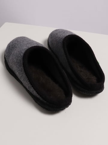 Kaiser Naturfellprodukte Kapcie w kolorze szarym