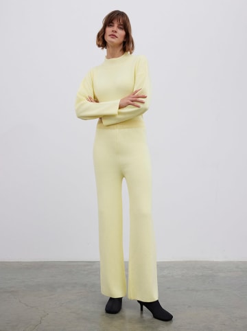 BGN Spodnie w kolorze żółtym