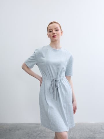 BGN Sukienka w kolorze błękitnym