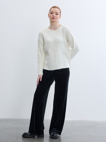 BGN Sweter w kolorze białym