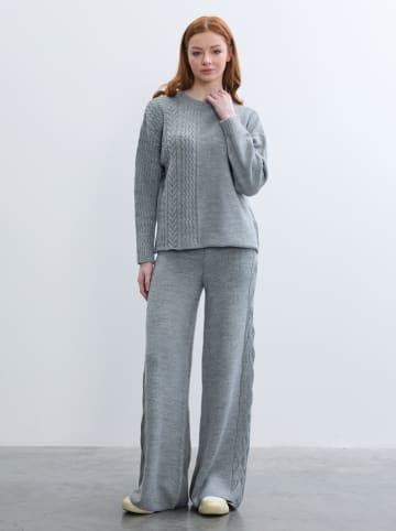 BGN Sweter w kolorze szarym