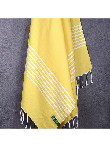 Benetton Fouta w kolorze żółtym