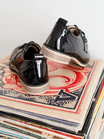 Bellucci Schnürschuhe in Schwarz