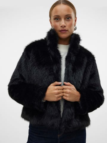Vero Moda Kunstpelzjacke "Monroe Short" in Schwarz