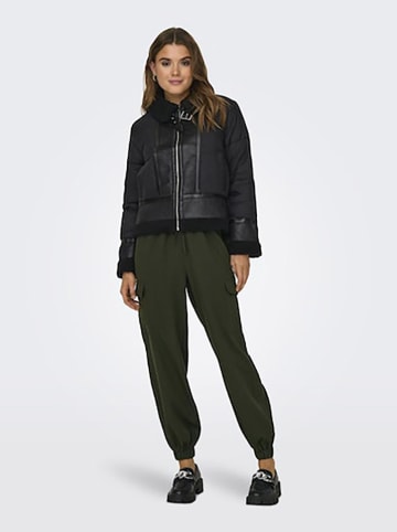 ONLY Kunstlederjacke in Schwarz