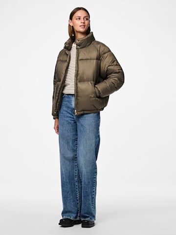 Pieces Kurtka pikowana w kolorze ciemnobrązowym