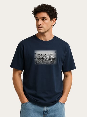 WOOOP Shirt "Friends Official Lunch Atop A Skyscraper" donkerblauw