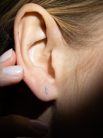 DIAMANTA Witgouden oorstekers "Precious barrette" met diamanten