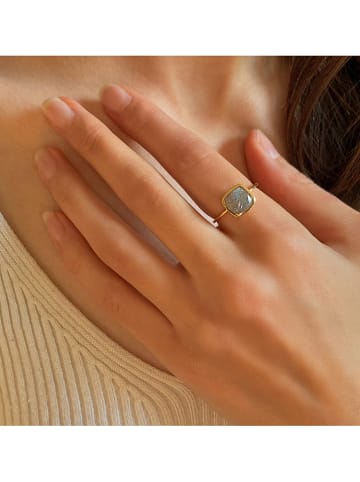 Les Petites Précieuses Vergulde ring met edelsteen