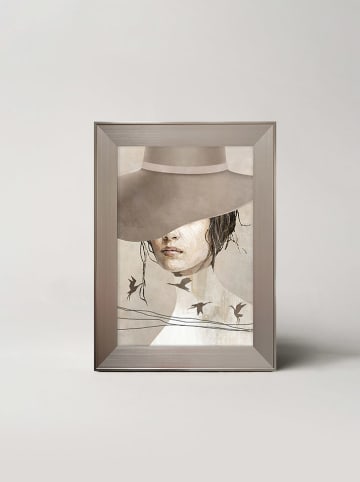 Ars Longa Gerahmter Kunstdruck "Woman beige hat" - (L)70 x (B)50 cm